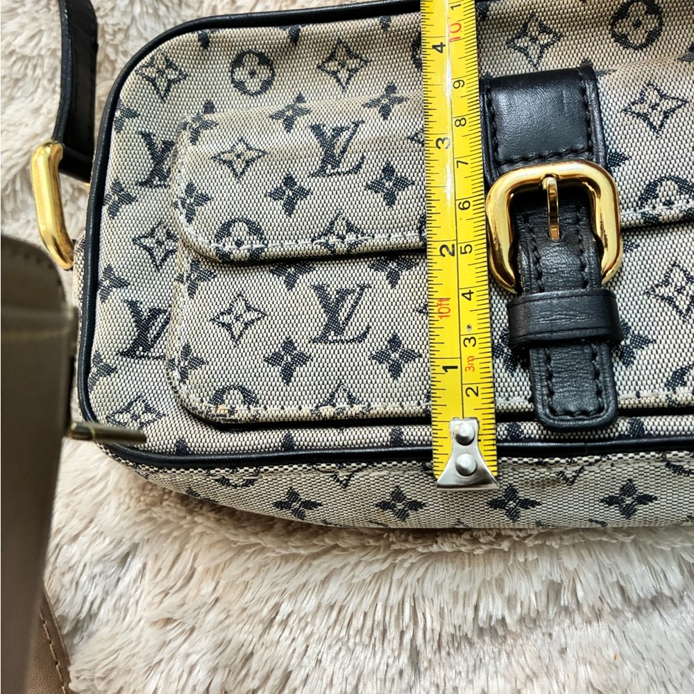 Louis Vuitton Juliet Bag - Picture 12 of 15